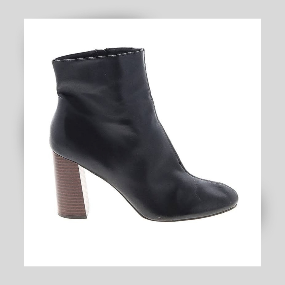 Merona 3 1/2 inch heel Black Faux leather bootie size 7 1/2